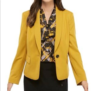 Featuring this amazing one-button blazer by Kasper.